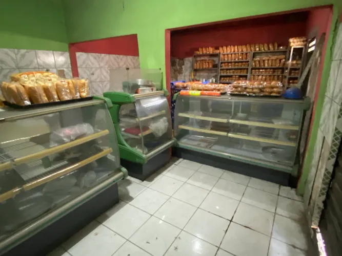 2 Balcão seco de padaria e 1 caixa