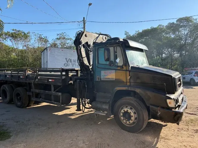 Caminhão Carroceria munck praia grande