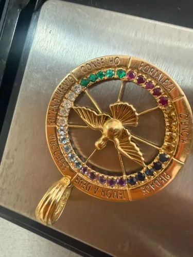 Medalha Espírita Santo de ouro 6.86g 18k procedência garantia eterna