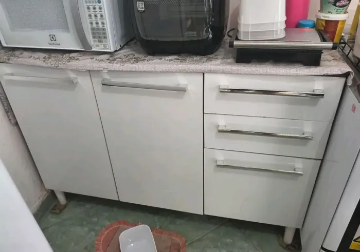 Armário balcão, guarda roupas e estante