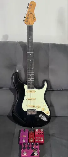 Guitarra Tagima T635 e pedais