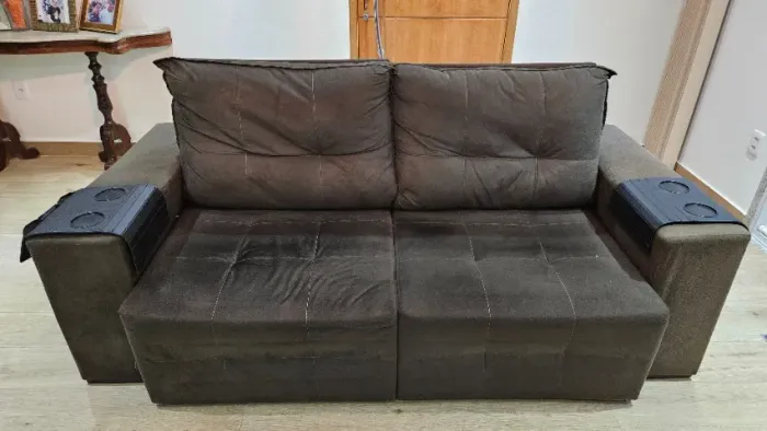 Sofá marrom suede