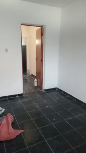 Aluga-kitinete próximo a av. Miguel Rosa com Av. Valter Alencar no bairro Vermelha