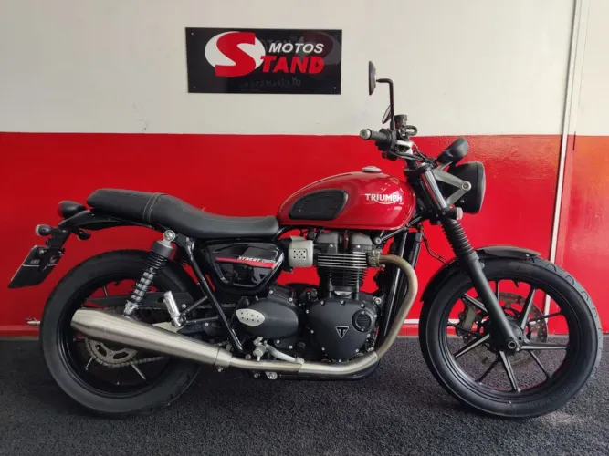 TRIUMPH STREET TWIN 900CC