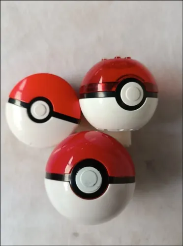 Colecionável Pokébola Pokémon - Clássica: Vermelha e Branca