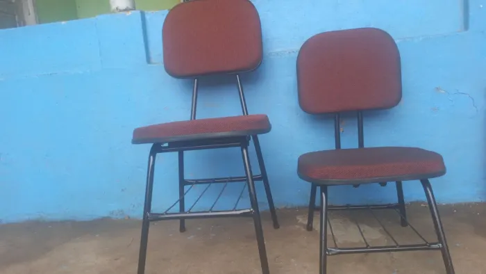 Cadeira fixa almofadada