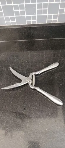 Tesoura para cortar aves e peixes