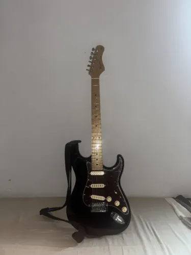 Guitarra Stratocaster Tagima Tg530 + Amplificador e Acessórios + Pedal Cube Baby