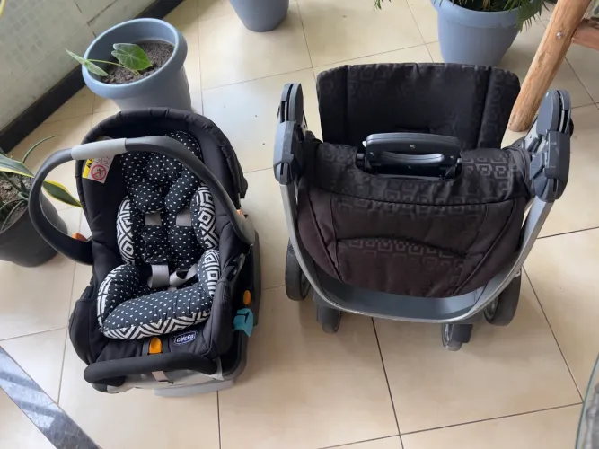 Carrinho de bebê Chicco Bravo Travel 