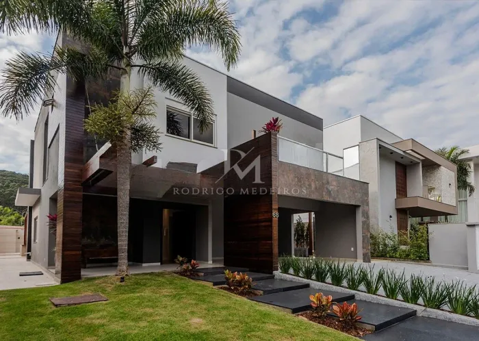 Casa Em Condomínio Haras Rio Do Ouro com 4 suítes em Balneário Camboriú