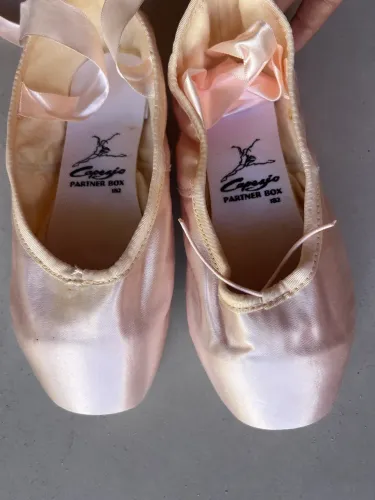 Sapatilha de ponta de balé nova! Capezio