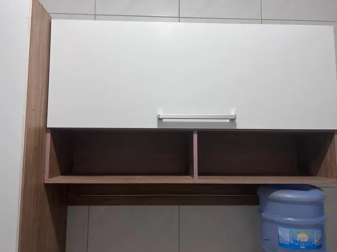 Armário de cozinha 3 partes: bancada, armário vertical e de parede