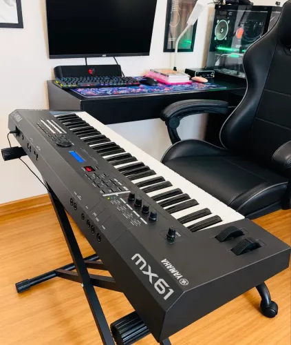 Yamaha Mx61