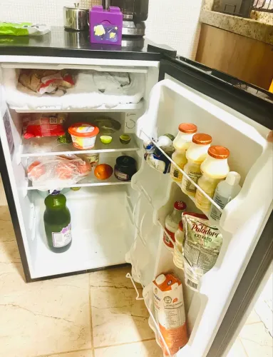 Frigobar 93 litros black edition