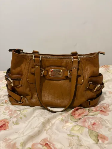 Bolsa Michael Kors Gansevoort caramelo 