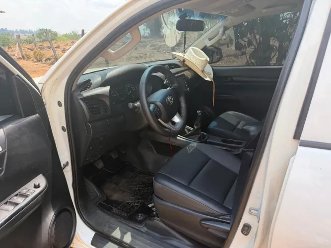 Toyota Hilux CD 4X4 2.8 Diesel Mec. 2023