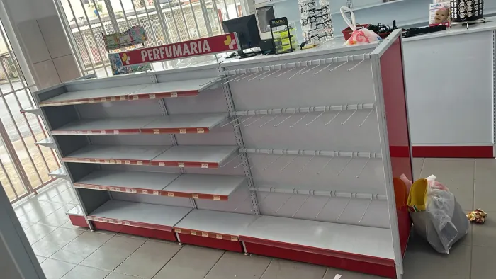 Moveis para farmácia e comércios 