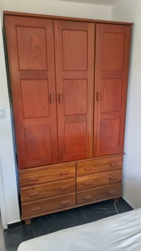 Guarda-roupas 100% JATOBÁ LEGÍTIMA (1 ano uso)