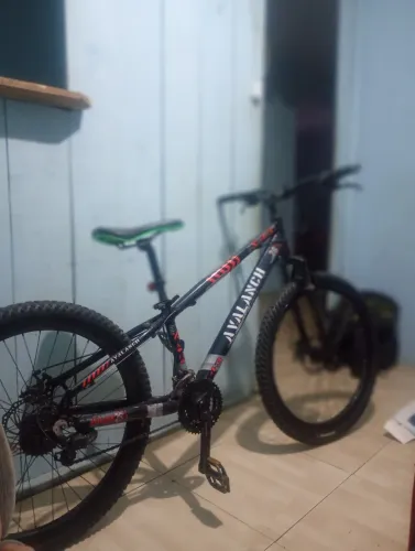Vendo bike aro 22 , peneus novos, freios em dia , bonita