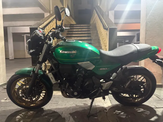 Moto nova, único dono 