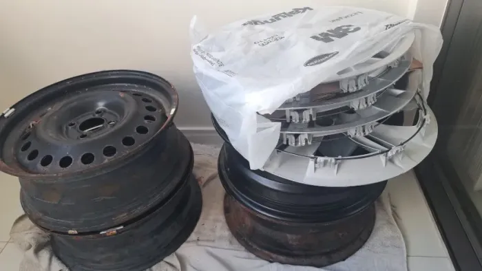 Jantes de ferro (rodas) e Calotas originais Nissan Kicks