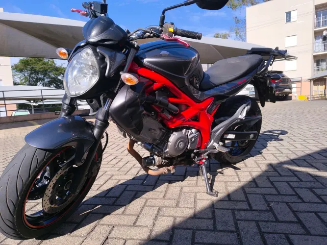 Vende-se Suzuki Gladius 650cc