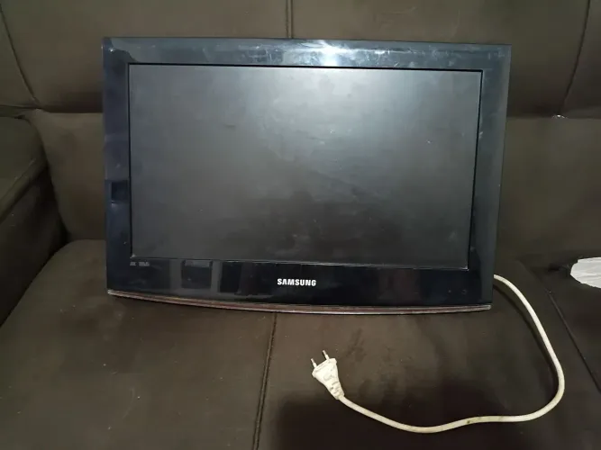 TV Samsung LCD 22" - Modelo LN22B450C8 - R$ 150