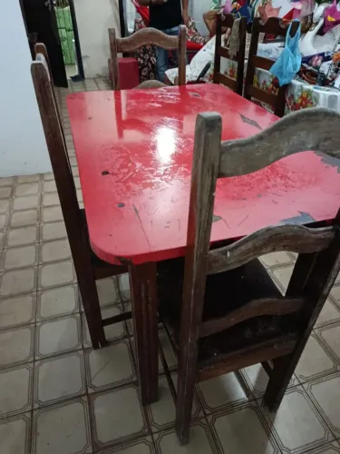 Mesa de angelim + 4 cadeiras | pesada | preço de desapego