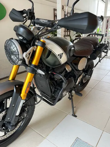 Triumph Scrambler 400x verde