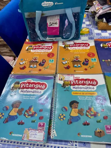 Livros Kits Pitanguá 2,3,4 ano cada kit 200,00 completo 
