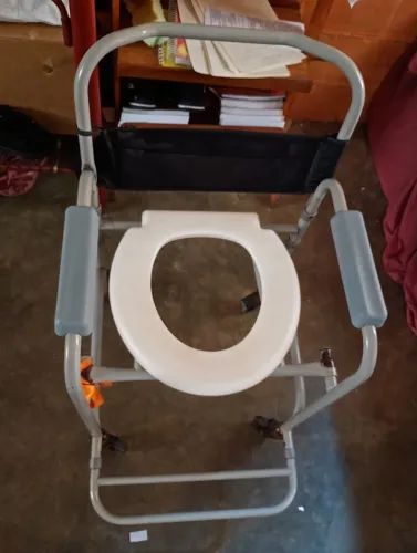 Vendo cadeira de banho 40 reais 