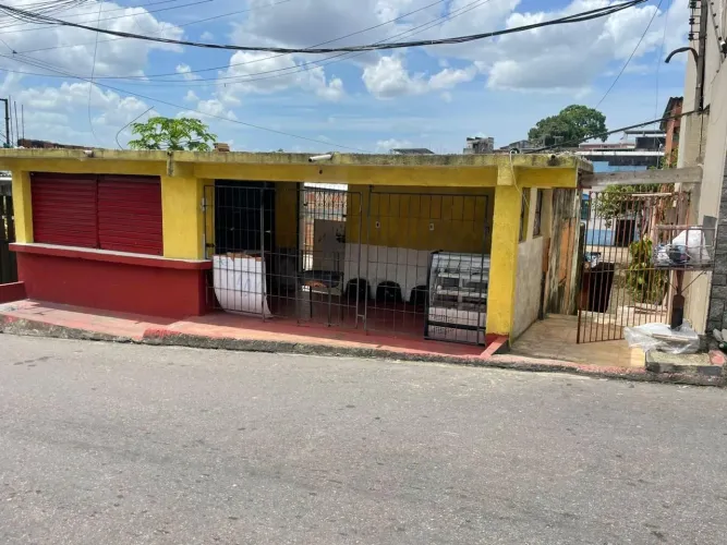 Vende-se Vila com 6 Kitnets, 2 Casas e Ponto Comercial