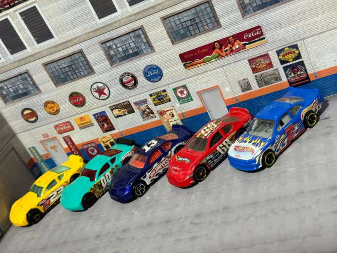 5 carrinhos Nascar Hot Wheels