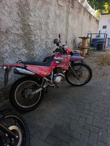 Vendo xtz ano 2006, moto muito boa para dia a dia.