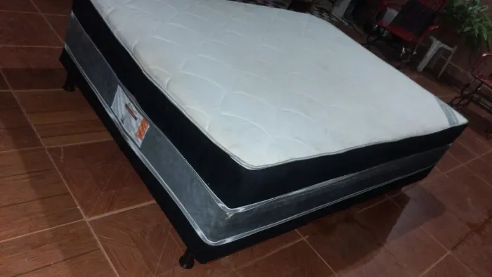 Vendo essa cama box casal.bem confortavel