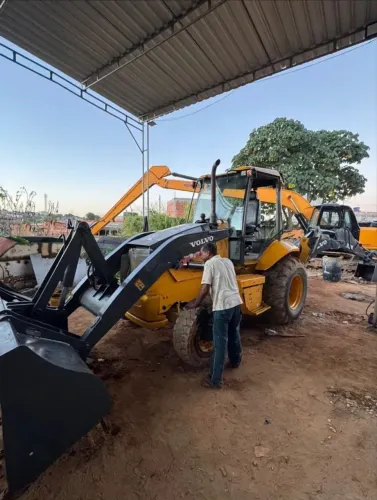 Retroescavadeira Volvo bl60 4x4 - baixei pra vender rápido 