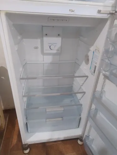 Vende se geladeira 