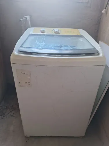 Vendo, Maquina Consul 12kg ela esta com defeito.
