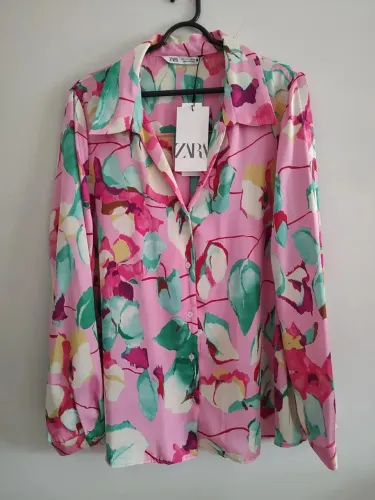 Camisa feminina de seda Zara