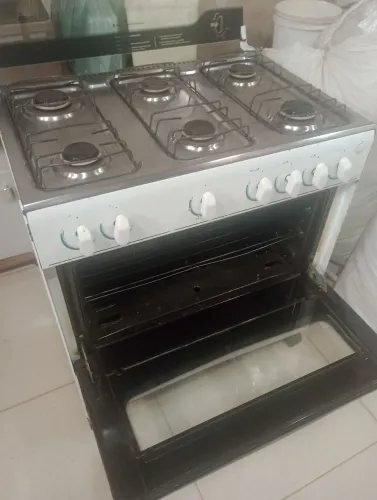 Fogão conservado 6 bocas, com todas as chamas ok e forno ok
