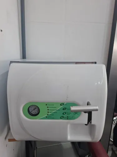 Auto Clave Bioex 12 litros, voltagem 220v, usada funcionando, mas precisa de revisão. 