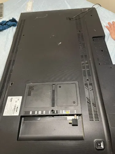 Vendo TV smat 50 polegada Defeito tela quebrada pra tirar peça 250