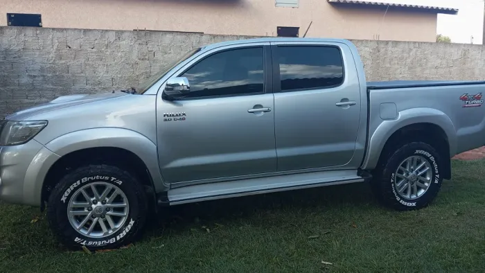 Toyota Hilux CD SRV D4-d 4X4 3.0 TDI Diesel AUT 2013