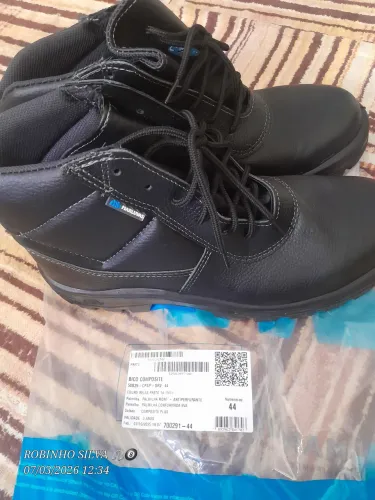 Vendo uma botina mar luvas