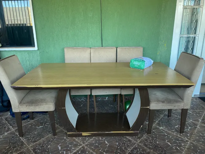 Mesa com 5 cadeiras 100,00