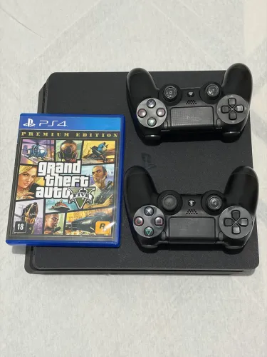 PS4 Slim 1TB | 2 Controles Originais | GTA V | Muito Conservado