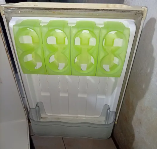 Frigobar muito bem conservado motor excelente