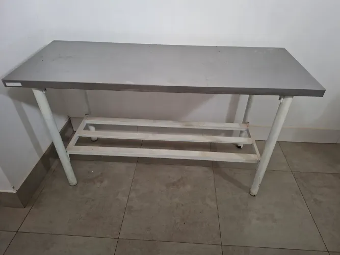 Mesa - Tampo de Inox