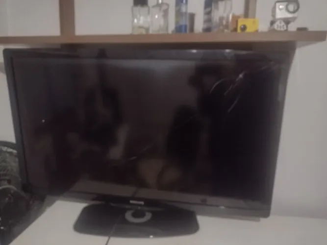 Tv 40 Philips com detalhe na tela