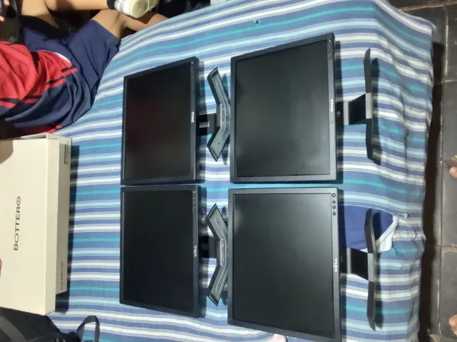 4 monitor Dell 17 polegadas tudo funcionando 